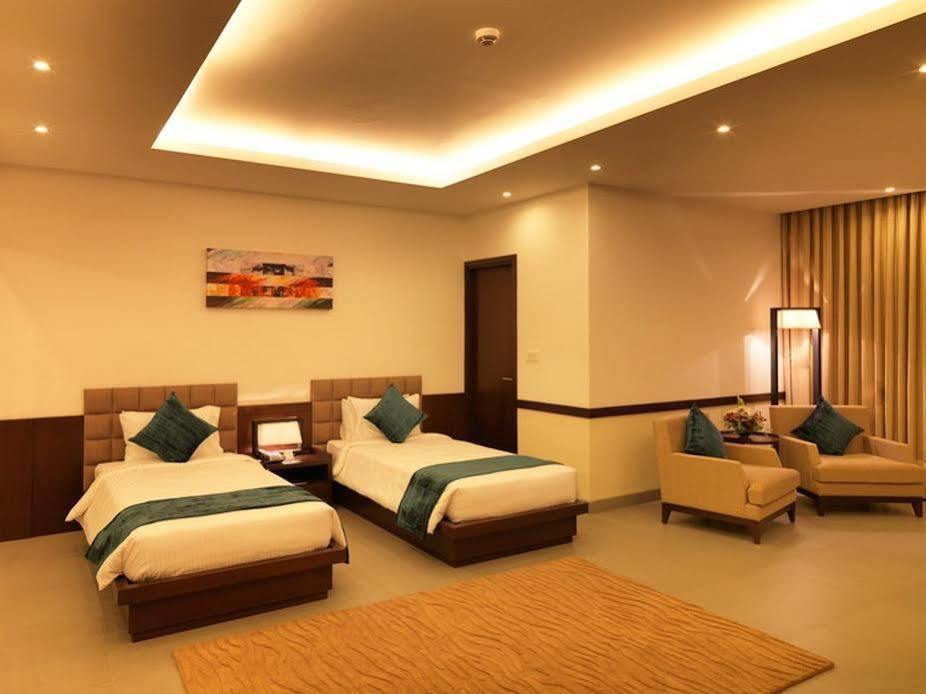 24 Tech Hotel Bangalore Eksteriør bilde